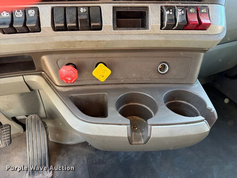 image for item FK3866 2018 Kenworth T680 semi truck