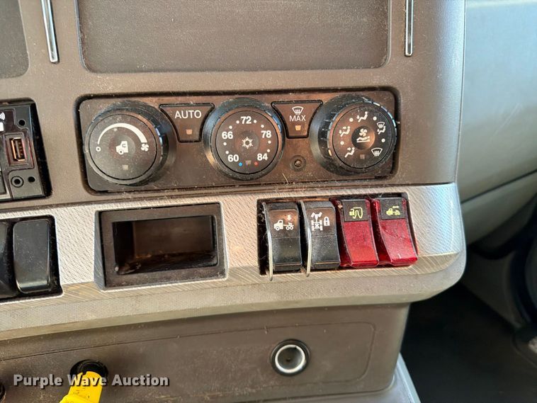image for item FK3866 2018 Kenworth T680 semi truck