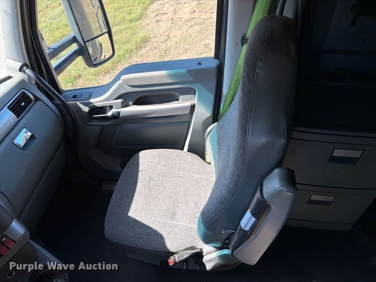 image for item FK3866 2018 Kenworth T680 semi truck