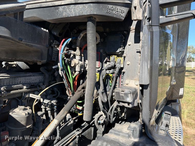 image for item FK3866 2018 Kenworth T680 semi truck