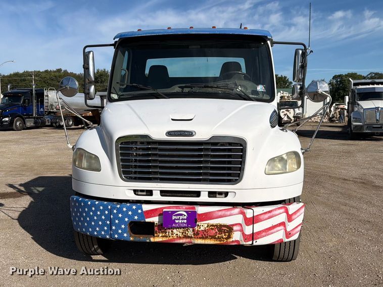 image for item FK4181 2006 Freightliner Business Class M2 semi truck