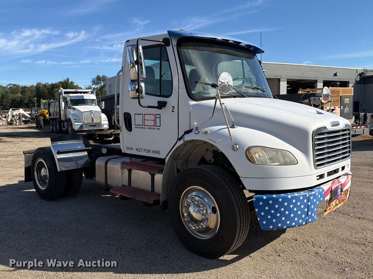 image for item FK4181 2006 Freightliner Business Class M2 semi truck