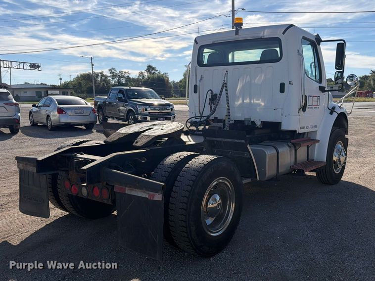 image for item FK4181 2006 Freightliner Business Class M2 semi truck