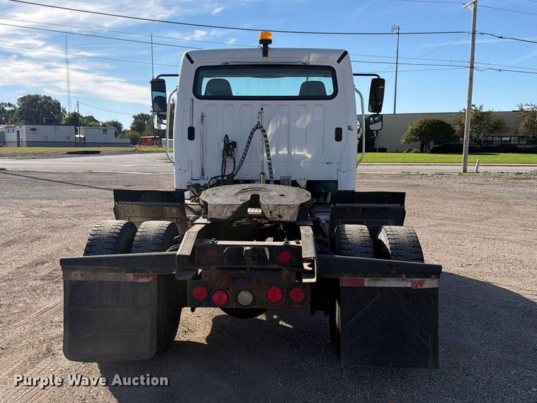 image for item FK4181 2006 Freightliner Business Class M2 semi truck