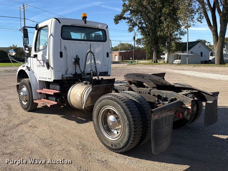 image for item FK4181 2006 Freightliner Business Class M2 semi truck