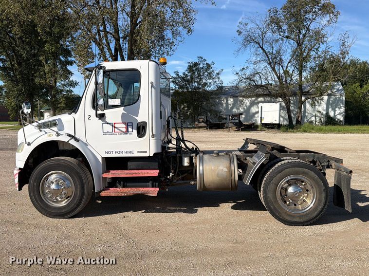 image for item FK4181 2006 Freightliner Business Class M2 semi truck