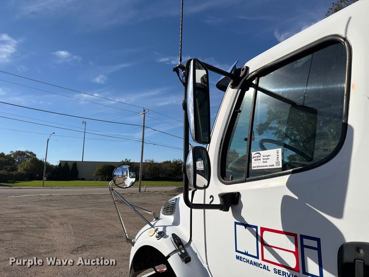 image for item FK4181 2006 Freightliner Business Class M2 semi truck
