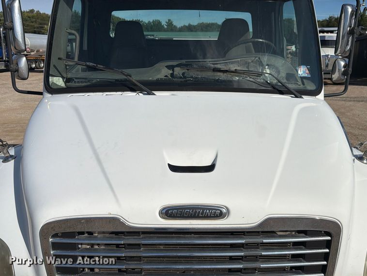 image for item FK4181 2006 Freightliner Business Class M2 semi truck