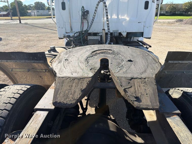 image for item FK4181 2006 Freightliner Business Class M2 semi truck