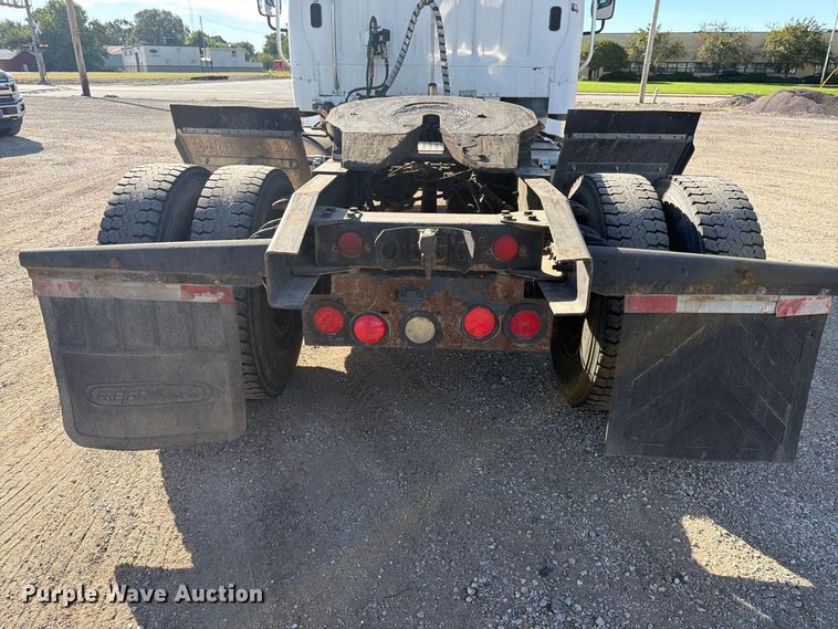 image for item FK4181 2006 Freightliner Business Class M2 semi truck