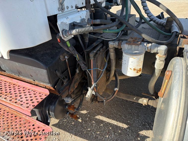 image for item FK4181 2006 Freightliner Business Class M2 semi truck