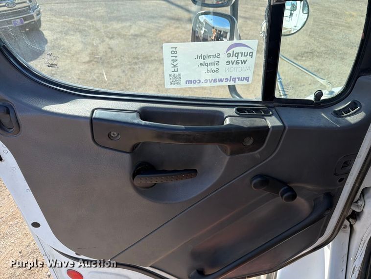 image for item FK4181 2006 Freightliner Business Class M2 semi truck