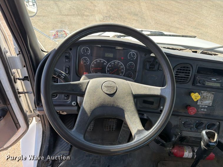 image for item FK4181 2006 Freightliner Business Class M2 semi truck