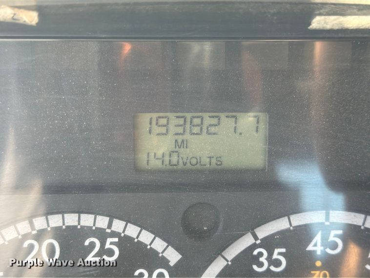 image for item FK4181 2006 Freightliner Business Class M2 semi truck