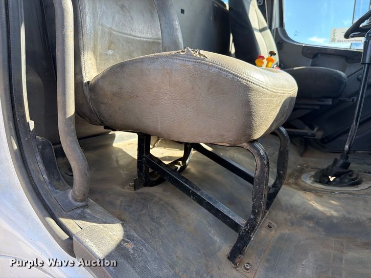 image for item FK4181 2006 Freightliner Business Class M2 semi truck