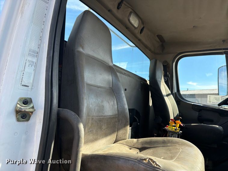 image for item FK4181 2006 Freightliner Business Class M2 semi truck