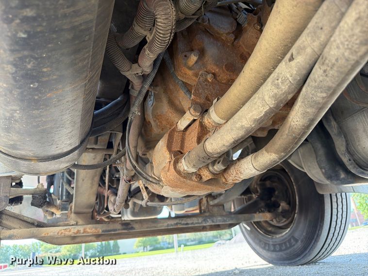 image for item FK4181 2006 Freightliner Business Class M2 semi truck