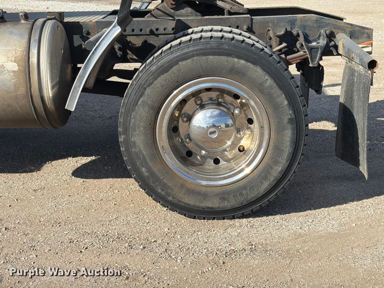 image for item FK4181 2006 Freightliner Business Class M2 semi truck