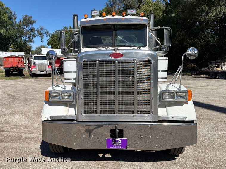 image for item FK4188 2003 Peterbilt 379 semi truck