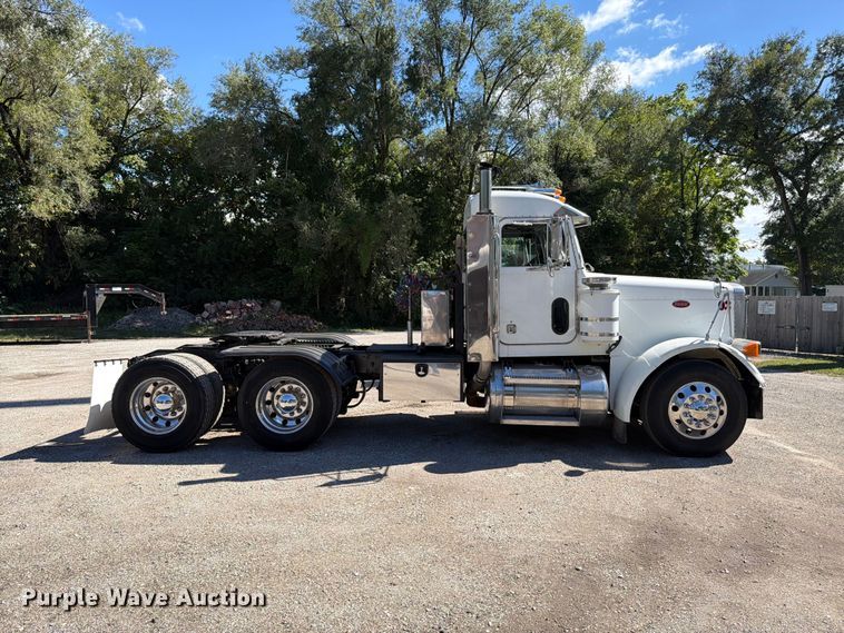 image for item FK4188 2003 Peterbilt 379 semi truck
