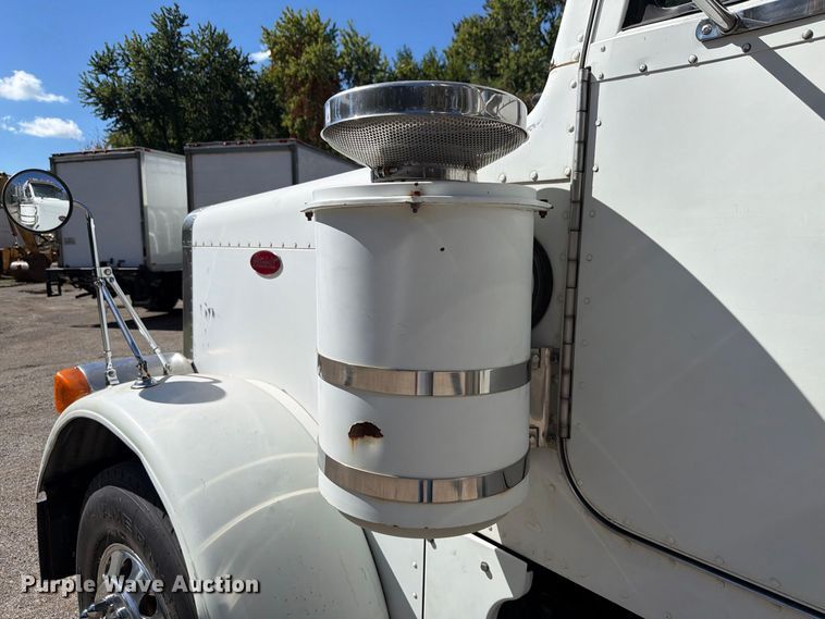 image for item FK4188 2003 Peterbilt 379 semi truck