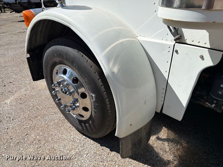 image for item FK4188 2003 Peterbilt 379 semi truck