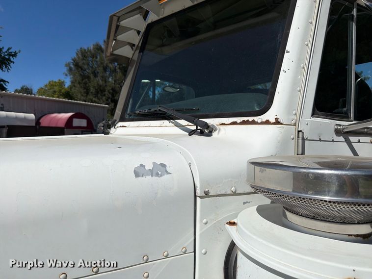 image for item FK4188 2003 Peterbilt 379 semi truck