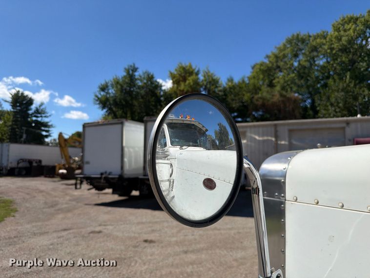 image for item FK4188 2003 Peterbilt 379 semi truck