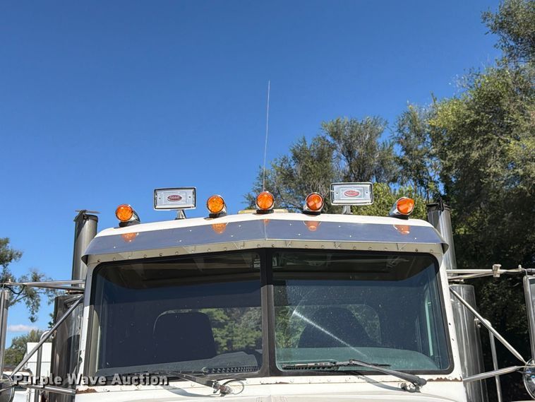 image for item FK4188 2003 Peterbilt 379 semi truck