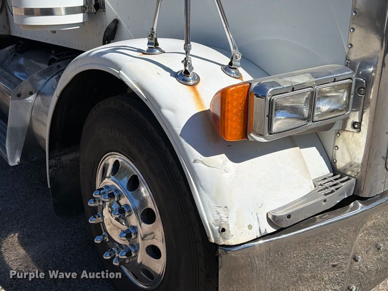 image for item FK4188 2003 Peterbilt 379 semi truck