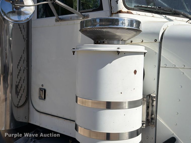 image for item FK4188 2003 Peterbilt 379 semi truck