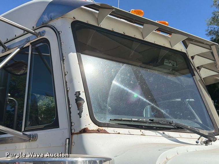 image for item FK4188 2003 Peterbilt 379 semi truck