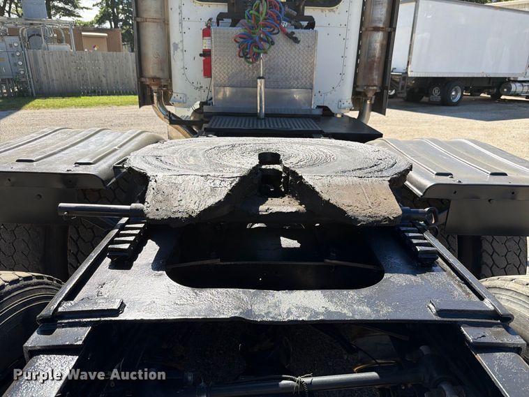 image for item FK4188 2003 Peterbilt 379 semi truck