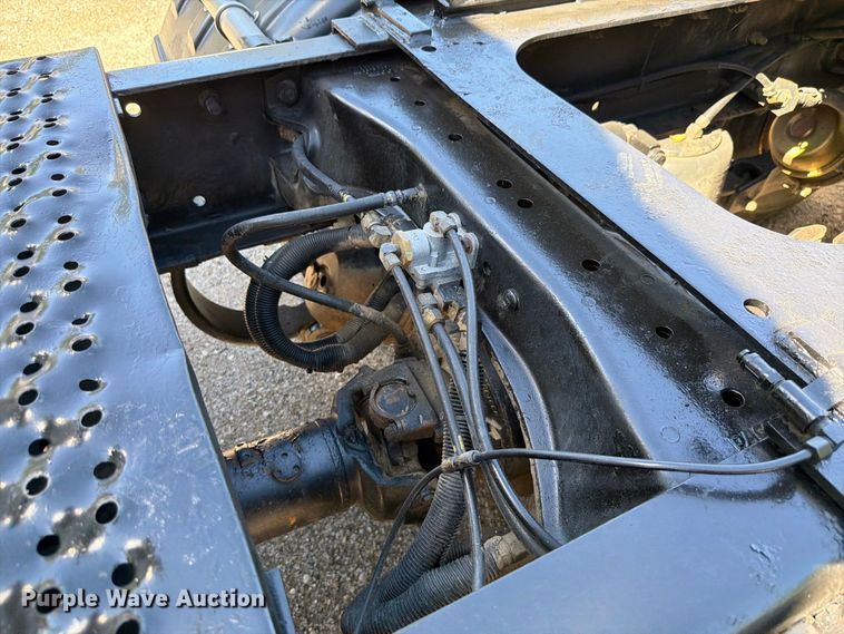 image for item FK4188 2003 Peterbilt 379 semi truck