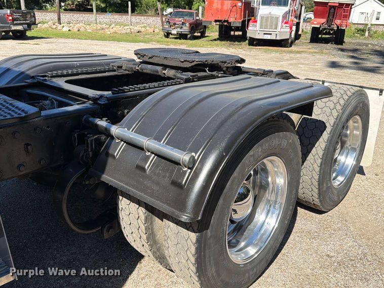 image for item FK4188 2003 Peterbilt 379 semi truck