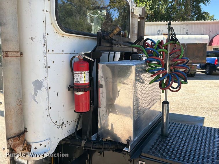 image for item FK4188 2003 Peterbilt 379 semi truck