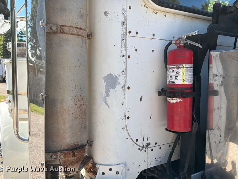 image for item FK4188 2003 Peterbilt 379 semi truck