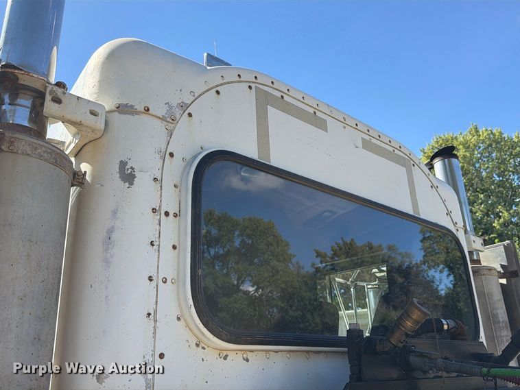 image for item FK4188 2003 Peterbilt 379 semi truck