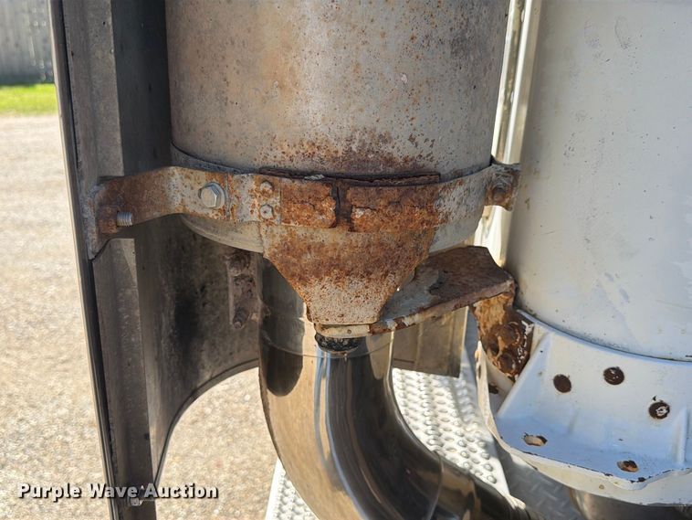 image for item FK4188 2003 Peterbilt 379 semi truck