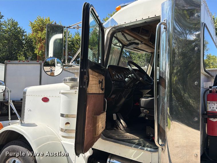 image for item FK4188 2003 Peterbilt 379 semi truck