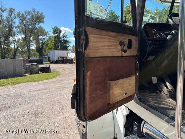 image for item FK4188 2003 Peterbilt 379 semi truck