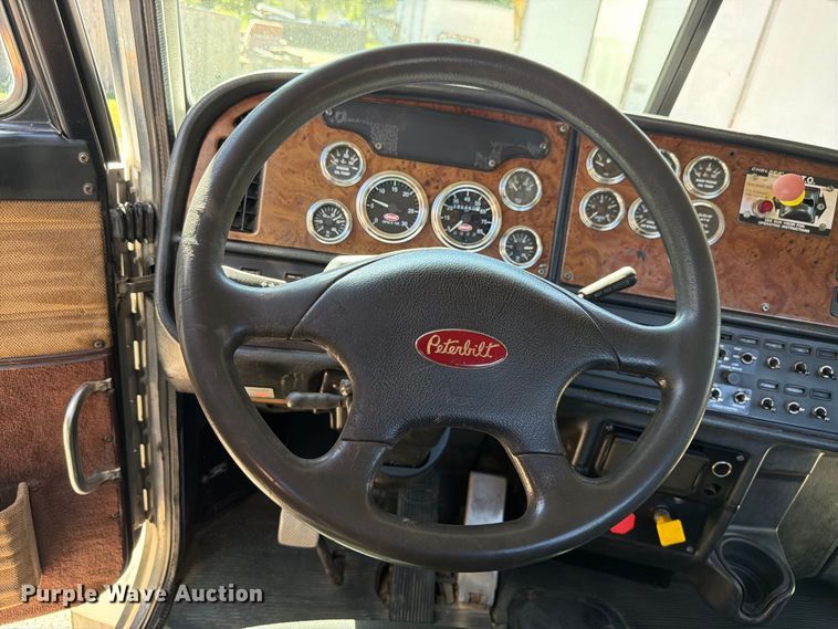 image for item FK4188 2003 Peterbilt 379 semi truck