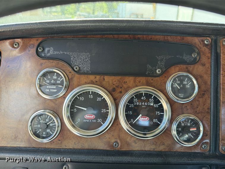 image for item FK4188 2003 Peterbilt 379 semi truck