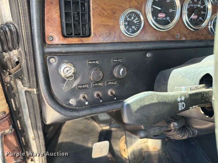 image for item FK4188 2003 Peterbilt 379 semi truck