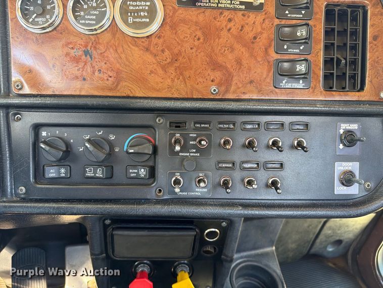 image for item FK4188 2003 Peterbilt 379 semi truck