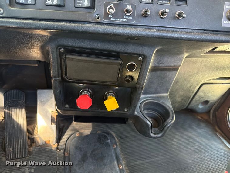image for item FK4188 2003 Peterbilt 379 semi truck