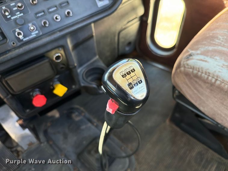 image for item FK4188 2003 Peterbilt 379 semi truck