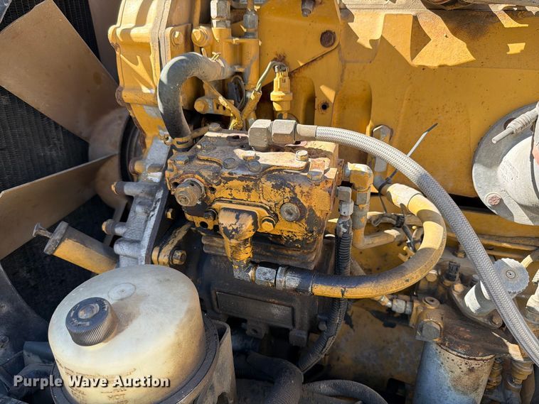 image for item FK4188 2003 Peterbilt 379 semi truck
