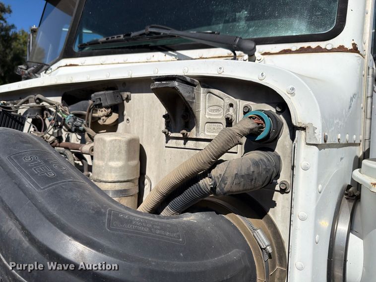 image for item FK4188 2003 Peterbilt 379 semi truck