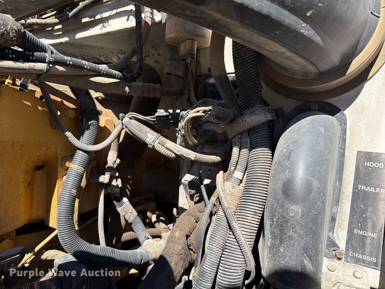 image for item FK4188 2003 Peterbilt 379 semi truck